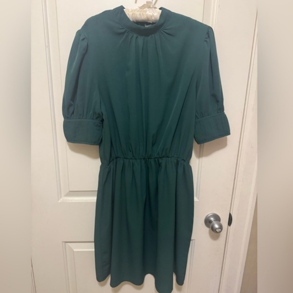Elegant Mock Neck Dress Size M - Picture 11 of 11